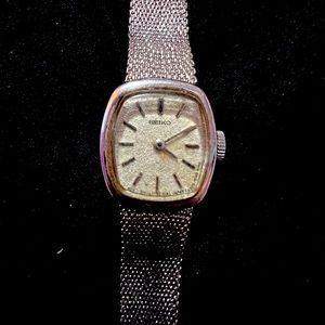Vintage Seiko Wind Up Ladies Watch 11-5189